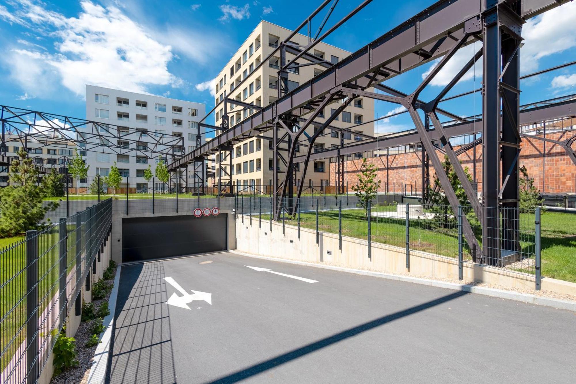 דירות Bright 2Br - 4Th Floor, Balcony, Free Parking By Gravity פראג מראה חיצוני תמונה