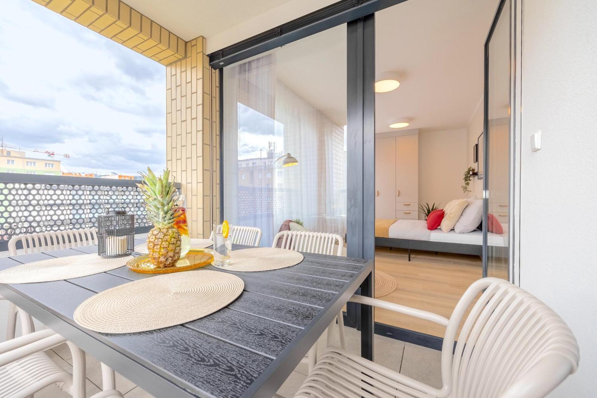 דירות Bright 2Br - 4Th Floor, Balcony, Free Parking By Gravity פראג מראה חיצוני תמונה