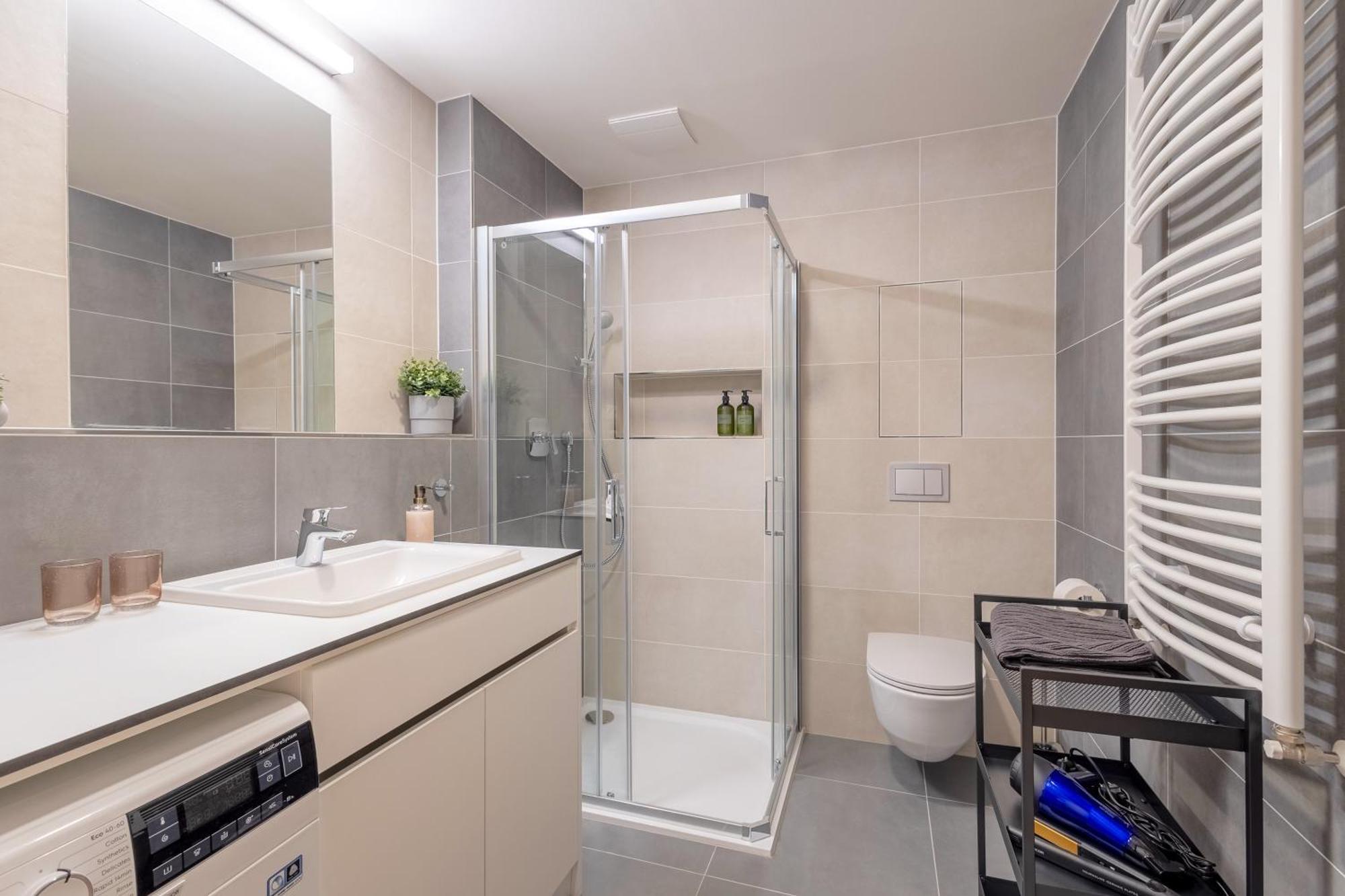 דירות Bright 2Br - 4Th Floor, Balcony, Free Parking By Gravity פראג מראה חיצוני תמונה