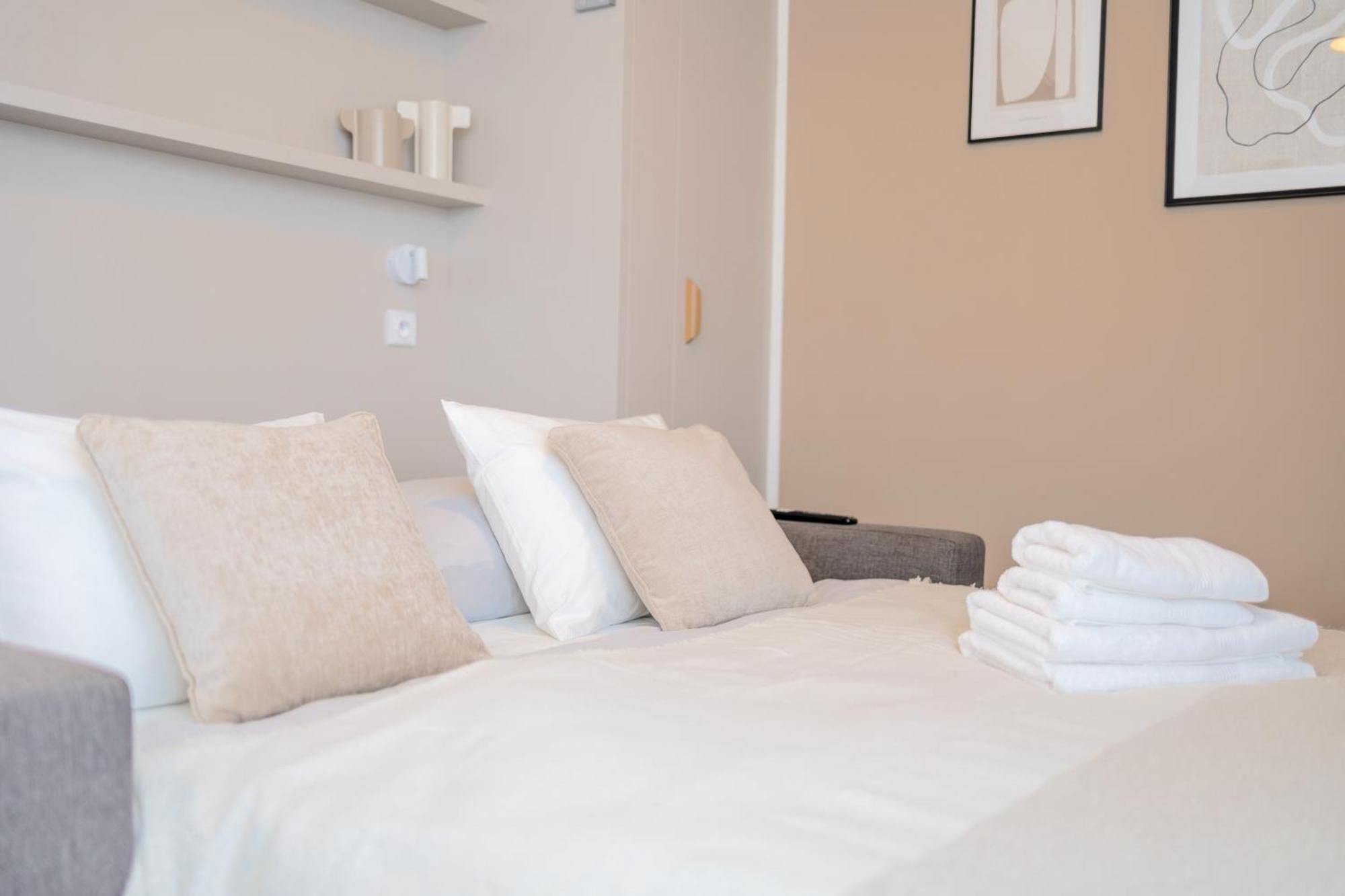 דירות Bright 2Br - 4Th Floor, Balcony, Free Parking By Gravity פראג מראה חיצוני תמונה