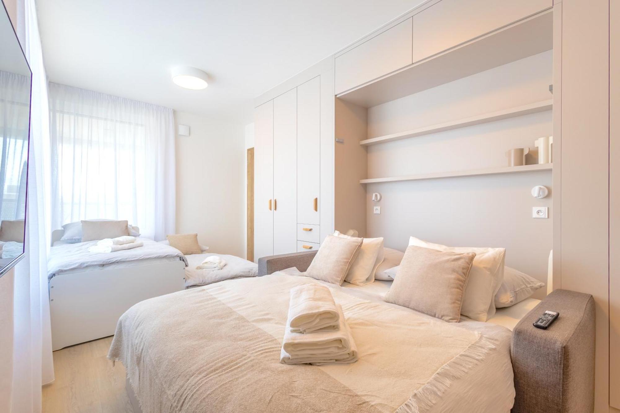 דירות Bright 2Br - 4Th Floor, Balcony, Free Parking By Gravity פראג מראה חיצוני תמונה