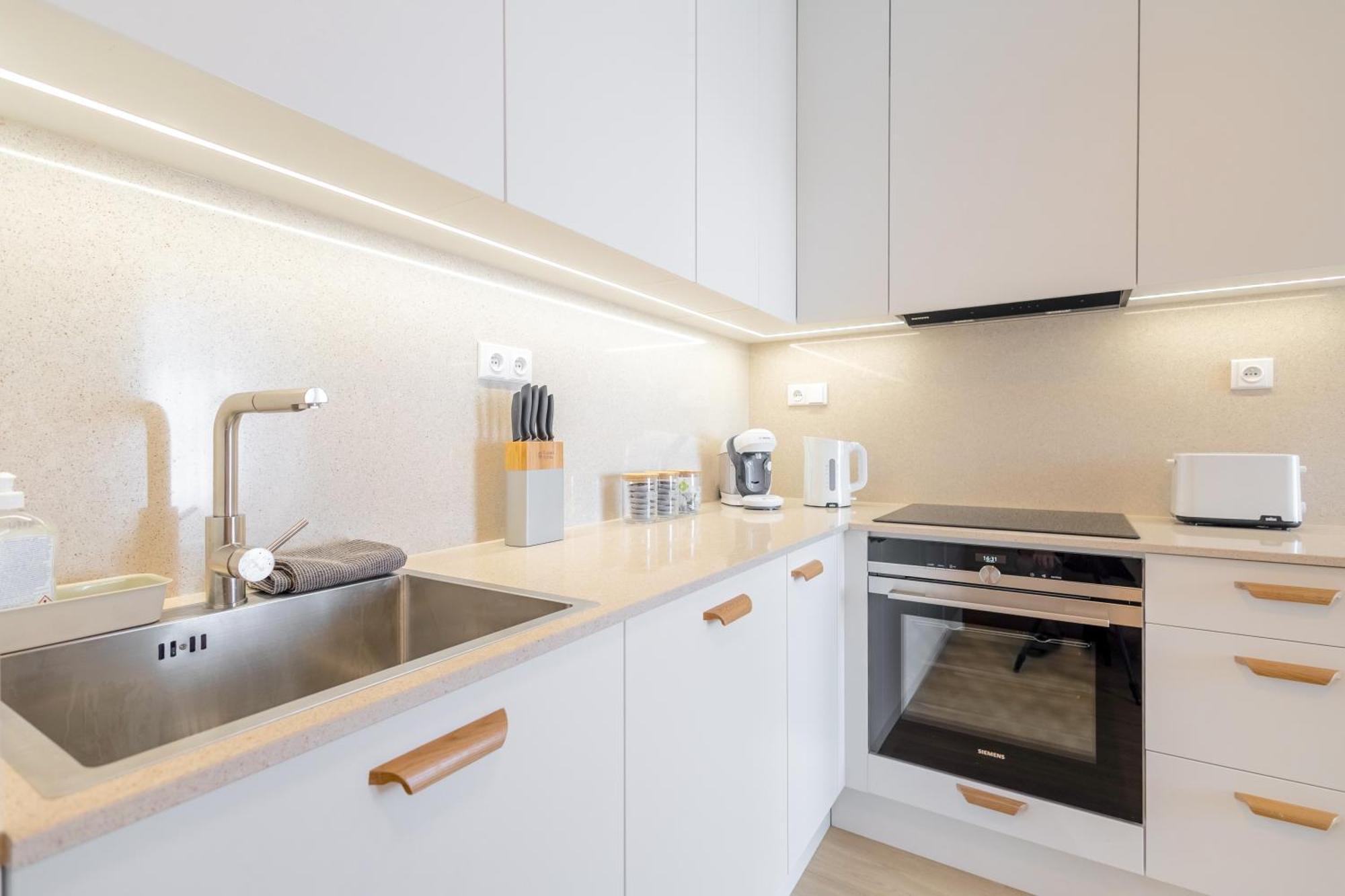 דירות Bright 2Br - 4Th Floor, Balcony, Free Parking By Gravity פראג מראה חיצוני תמונה