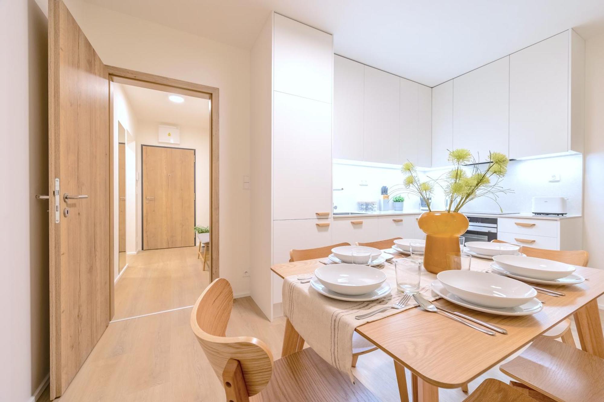 דירות Bright 2Br - 4Th Floor, Balcony, Free Parking By Gravity פראג מראה חיצוני תמונה
