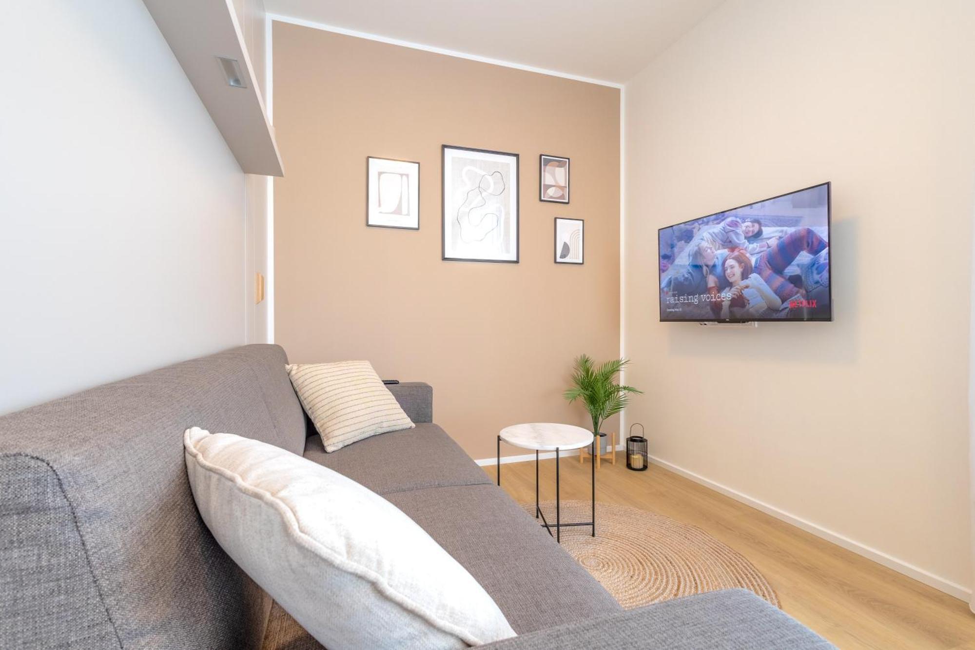 דירות Bright 2Br - 4Th Floor, Balcony, Free Parking By Gravity פראג מראה חיצוני תמונה