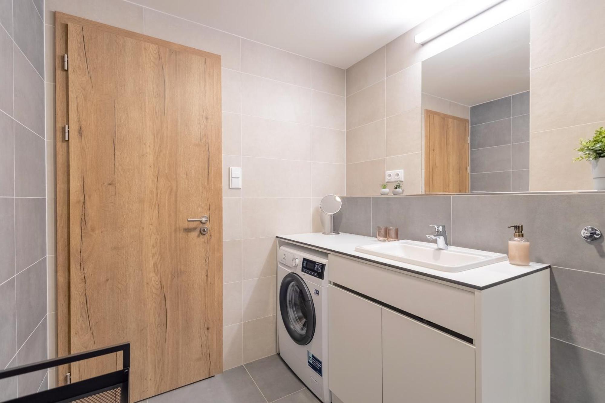 דירות Bright 2Br - 4Th Floor, Balcony, Free Parking By Gravity פראג מראה חיצוני תמונה