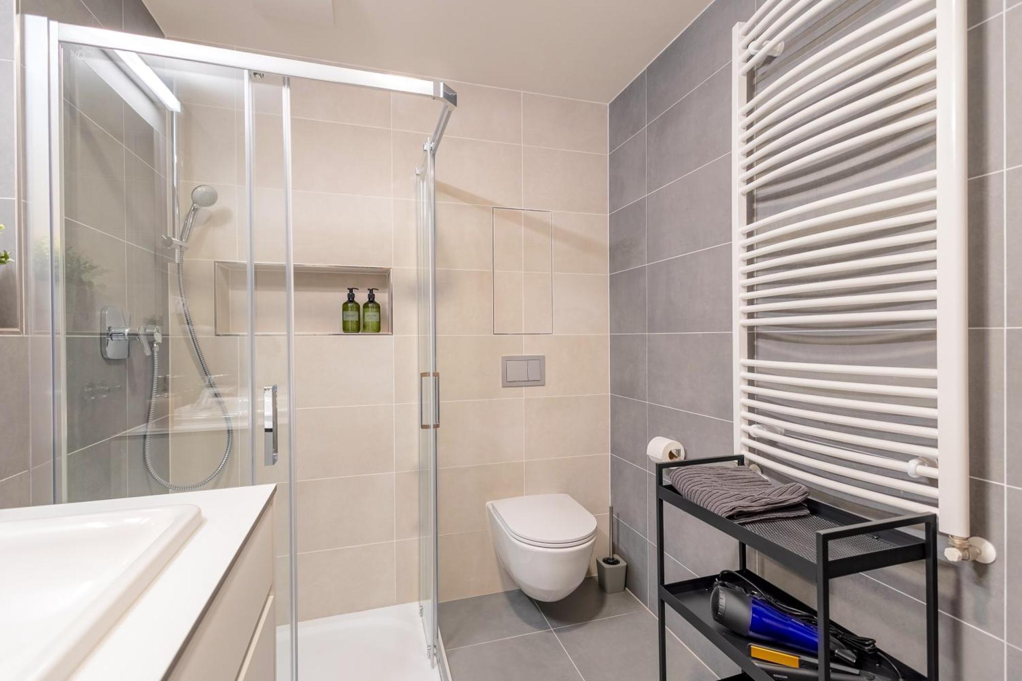 דירות Bright 2Br - 4Th Floor, Balcony, Free Parking By Gravity פראג מראה חיצוני תמונה